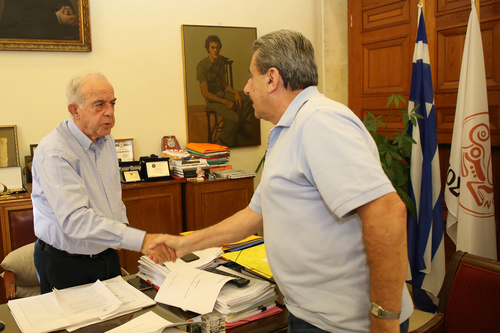 Δήμαρχος Ηρακλείου Βασίλης Λαμπρινός - Υπογραφή σύμβασης για ράμπες ΑμεΑ