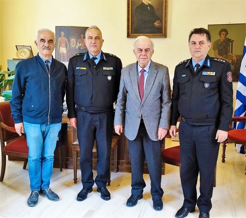 Συνάντηση Δημάρχου Ηρακλείου Βασίλη Λαμπρινού με τον Συντονιστή Επιχειρήσεων της Πυροσβεστικής Υπηρεσίας για την νέα αντιπυρική περίοδο