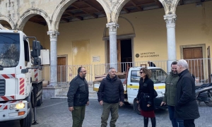 Αυτοψία στα έργα αποκατάστασης της εισόδου της Βασιλικής του Αγίου Μάρκου από τον Δήμαρχο Αλέξη Καλοκαιρινό