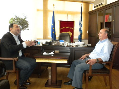 ο Δήμαρχος Ηρακλείου κ.Γιάννης Κουράκης με τον Δήμαρχο Λαρισαίων