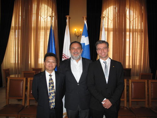 Από τη συνάντηση ο ΄κ. Γιάννης Κουράκης με τον Κινέζο Δήμαρχο και το   πρόεδρο  του Διεθνή Οργανισμού   WKU - GCO,  κ. Klaus Monnemacher  