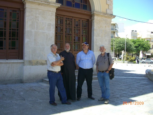 Ο Δήμαρχος Ηρακλείου κ.Γιάννης Κουράκης με τον Εφημέριο του Αγ.Μηνά και τον μελετητή