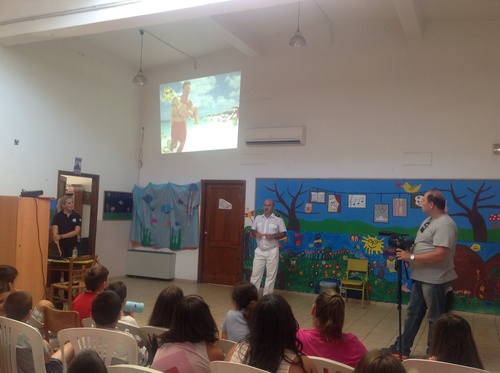 Σεβασμό στο περιβάλλον και στη θάλασσα δίδαξαν στα παιδιά του ΚΔΑΠ Γοργολαΐνη οι αξιωματικοί του Λιμενικού Σώματος