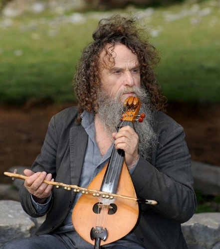 Ο Ψαραντώνης και το συγκρότημα «ΕΝΑ & ΕΝΑ» Ο Ψαραντώνης και το συγκρότημα «ΕΝΑ & ΕΝΑ»