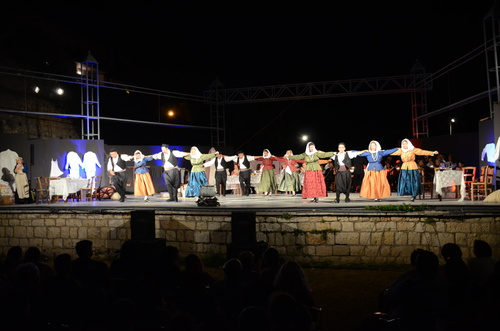 «...ΖΕΦΚΙ ΑΛΑΤΣΑΤΙΑΝΟ... ΠΑΙΧΝΙΔΙΑΤΟΡΟΙ ΚΑΙ ΧΟΡΟΙ...» «...ΖΕΦΚΙ ΑΛΑΤΣΑΤΙΑΝΟ... ΠΑΙΧΝΙΔΙΑΤΟΡΟΙ ΚΑΙ ΧΟΡΟΙ...»