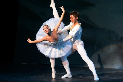 THE MOSCOW BALLET & THE RUSSIAN BALLET THEATER THE MOSCOW BALLET & THE RUSSIAN BALLET THEATER