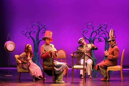 «Η ΑΛΙΚΗ ΣΤΗ ΧΩΡΑ ΤΩΝ ΘΑΥΜΑΤΩΝ» «Η ΑΛΙΚΗ ΣΤΗ ΧΩΡΑ ΤΩΝ ΘΑΥΜΑΤΩΝ»