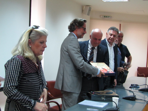 Ο Γερμανός Πρέσβης στο Επιμελητήριο Ηρακλείου Ο Γερμανός Πρέσβης στο Επιμελητήριο Ηρακλείου