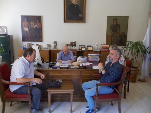 Δήμαρχος Ηρακλείου Βασίλης Λαμπρινός - Υπογραφή σύμβασης για τσιμεντοστρώσεις