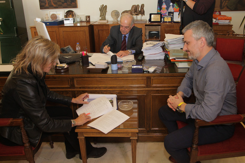 Δήμαρχος Ηρακλείου Βασίλης Λαμπρινός - Υπογραφή Σύμβασης