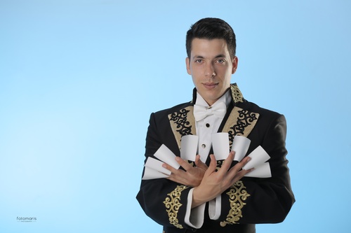 Ο μάγος Vitalio σε ταχυδακτυλουργικά κόλπα!!