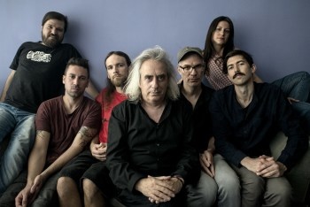 Συναυλία με τον Γιάννη Αγγελάκα & τους 100°C Συναυλία με τον Γιάννη Αγγελάκα & τους 100°C