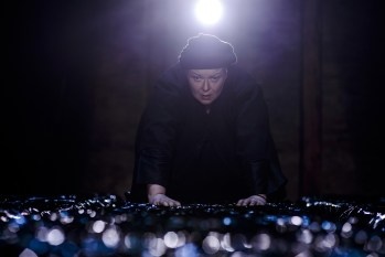 Θεατρίκη Παράσταση “Η Κυρά της Ρω” με την Φωτεινή Μπαξεβάνη Θεατρίκη Παράσταση “Η Κυρά της Ρω” με την Φωτεινή Μπαξεβάνη