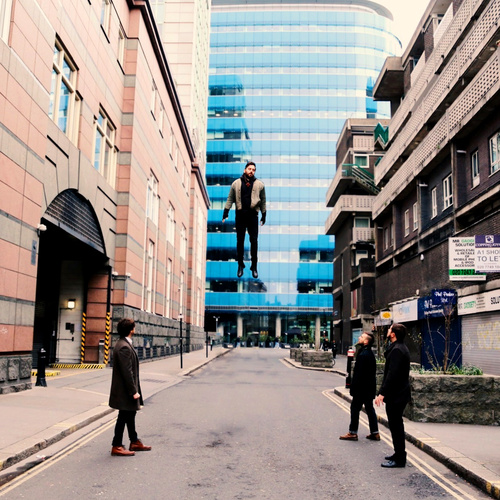 Η Ελληνοβρετανική μπάντα παρουσιάζει για πρώτη φορά το τρίτο τους album, Under A Common Sky. Η Ελληνοβρετανική μπάντα παρουσιάζει για πρώτη φορά το τρίτο τους album, Under A Common Sky.