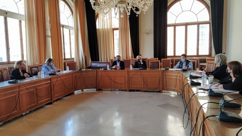 Η σημερινή διαβούλευση πραγματοποιήθηκε στην αίθουσα του Δημοτικού Συμβουλίου «Ελ. Βενιζέλος» στη Λότζια.