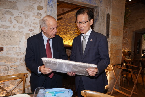 Με τον Πρέσβη της Κορέας στην Ελλάδα συναντήθηκε ο Δήμαρχος Ηρακλείου Βασίλης Λαμπρινός