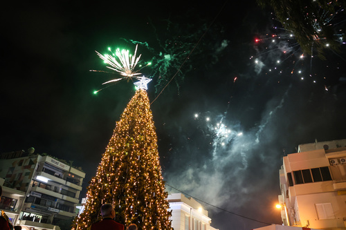 Φωταγωγήθηκε το Χριστουγεννιάτικο Κάστρο – Δήμαρχος Ηρακλείου Βασίλης Λαμπρινός: «Eμβολιαστικό κέντρο μέσα στο Χριστουγεννιάτικο Κάστρο, φέτος χρειαζόμαστε αλληλεγγύη περισσότερο από ποτέ»