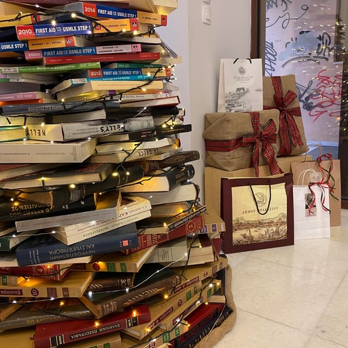 Χριστουγεννιάτικο παζάρι βιβλίου στο βιβλιοπωλείο της Βικελαίας Δημοτικής Βιβλιοθήκης