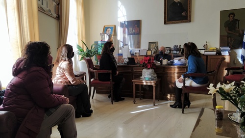 Με το Σύλλογο Μονογονεϊκών Οικογενειών συναντήθηκε ο Δήμαρχος Ηρακλείου Βασίλης Λαμπρινός