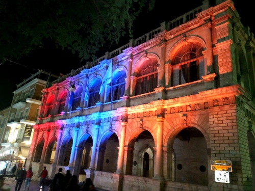 Στα χρώματα της Αρμενίας το Δημαρχείο Ηρακλείου (Loggia)