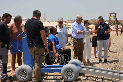Τοποθέτηση ειδικής ράμπας στην παραλία «Ακτή» για τα Άτομα με Αναπηρία και κινητικά προβλήματα