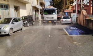 Στοχευμένες δράσεις καθαριότητας από τον Δήμο ΗρακλείουΣτο πλαίσιο της
προσπάθειας βελτίωσης της εικόνας της πόλης μας σε κάθε γειτονιά,   η Υπηρεσία Καθαριότητας του Δήμου Ηρακλείου ξεκινά
από αυτή τη Δευτέρα 26 Σεπτεμβρίου, καθημερινές και ολοκληρωμένες δράσεις,
στοχευμένες ανά περιοχή. 
Πρόκειται για παρεμβάσεις
πέραν της τακτικής εποπτείας και καθαρισμού του κάθε τομέα. 

