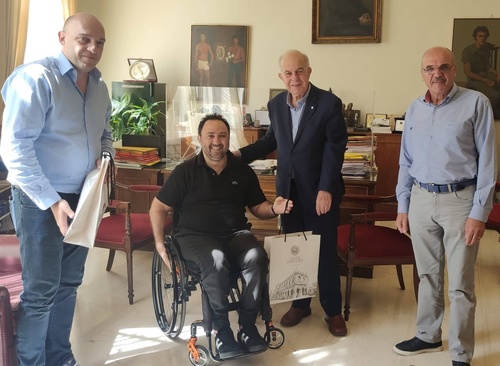 Συνάντηση Δημάρχου Ηρακλείου Βασίλη Λαμπρινού με τον Πρόεδρο της Ελληνικής Παραολυμπιακής Επιτροπής Γιώργο Καπελλάκη  - O Δήμος Ηρακλείου συνδιοργανωτής στο Παγκόσμιο Challenger Boccia 2023