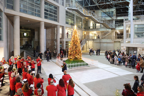Με τις μελωδίες της Φιλαρμονικής του Δήμου Ηρακλείου η φωταγώγηση του Χριστουγεννιάτικου δένδρου του Πολιτιστικού Συνεδριακού Κέντρου Ηρακλείου