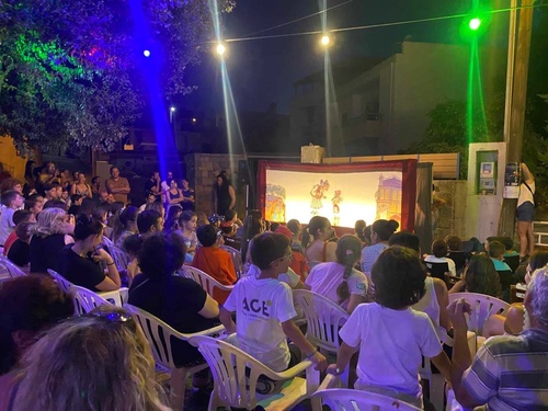 Με επιτυχία ολοκληρώθηκαν οι παιδικές παραστάσεις «Μ’ ένα καράβι παραμύθια» σε γειτονιές και Κοινότητες του Δήμου Ηρακλείου