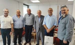 Μνημόνιο συνεργασίας ανάμεσα στη ΔΕΥΑΗ και τον Δήμο ΛάρνακαςΣυνάντηση με τον Δήμαρχο Ηρακλείου Βασίλη Λαμπρινό
είχαν το μεσημέρι της Παρασκευής 22 Σεπτεμβρίου, ο Δήμαρχος Λάρνακας,
Πρόεδρος του Συμβουλίου Αποχετεύσεων Λάρνακας (ΣΑΛ) και Πρόεδρος Ένωσης Δήμων
Κύπρου,  Ανδρέας Βύρας, ο Γενικός
Διευθυντής Άγγελος Χατζηχαραλάμπους καθώς και στελέχη του του ΣΑΛ, παρουσία του
Προέδρου της ΔΕΥΑΗ Γιώργου Βουρεξάκη. 
