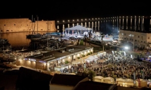 Περισσότεροι από 20.000 επισκέπτες στο Φεστιβάλ Γαστρονομίας του Δήμου ΗρακλείουΓεύσεις, αρώματα
και ήχοι Κρήτης γέμισαν για τέσσερις ημέρες το Ενετικό Λιμάνι του Ηρακλείου, στο
πλαίσιο του Φεστιβάλ «Ηράκλειο - Μέρες Γαστρονομίας 2023» που ολοκληρώθηκε με
μεγάλη επιτυχία.
