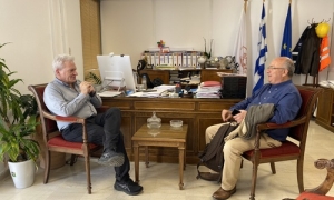 Συνάντηση του Δημάρχου Ηρακλείου Αλέξη Καλοκαιρινού με τον Δήμαρχο Θήρας Νίκο Ζώρζο