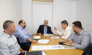 Σύσκεψη για σημαντικά θέματα του Δήμου Ηρακλείου στο γραφείο του Δημάρχου Αλέξη Καλοκαιρινού με τη συμμετοχή του Υπουργού Αγροτικής Ανάπτυξης Λευτέρη Αυγενάκη, του Υφυπουργού Κλιματικής Κρίσης και Πολιτικής Προστασίας Χρήστου Τριαντόπουλου και των Γενικών Γραμματέων του ΥπουργείωνΣυνάντηση εργασίας για σημαντικά ζητήματα που
αφορούν το Δήμο Ηρακλείου πραγματοποιήθηκε το μεσημέρι του Σαββάτου στο γραφείο
του Δημάρχου Ηρακλείου Αλέξη Καλοκαιρινού με τη συμμετοχή του Υπουργού
Αγροτικής Ανάπτυξης και Τροφίμων Λευτέρη Αυγενάκη, του
υφυπουργού Κλιματικής Κρίσης και Πολιτικής Προστασίας Χρήστου Τριαντόπουλου και
των Γενικών Γραμματέων του  ΥΠΑΑΤ Γιώργο
Στρατάκο και Αποκατάστασης Φυσικών Καταστροφών και Κρατικής Αρωγής Πέτρο
Καμπούρη.
