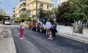 Στις εργασίες ασφαλτόστρωσης στην περιοχή του Μασταμπά ο Δήμαρχος Ηρακλείου Αλέξης Καλοκαιρινός Στόχος και η αναζήτηση χώρων δημιουργίας πεζών διαδρομών
Στις εργασίες ασφαλτόστρωσης στην περιοχή του Μασταμπά ο Δήμαρχος Ηρακλείου Αλέξης Καλοκαιρινός Στόχος και η αναζήτηση χώρων δημιουργίας πεζών διαδρομών