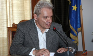 Στο Δημοτικό Συμβούλιο φέρνει ο Δήμαρχος Ηρακλείου το ζήτημα της απένταξης του ΠΚΣΗΩς θέμα εκτός ημερησίας διάταξης στο αποψινό Δημοτικό Συμβούλιο φέρνει ο Δήμαρχος Ηρακλείου Αλέξης Καλοκαιρινός την ενημέρωση για τα δεδομένα και τον τρόπο αντιμετώπισης από τη Δημοτική Αρχή, της απένταξης κατασκευής του ΠΣΚΗ, έπειτα από την επικύρωση από την Ολομέλεια του Ελεγκτικού Συνεδρίου σχετικής απόφασης του Ι Τμήματος του Ελεγκτικού Συνεδρίου του 2020.

