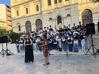 Συνεχίζεται την Παρασκευή 20/6 το Φεστιβάλ «Τέχνη Καθ’ Οδόν» του Δήμου ΗρακλείουΣυνεχίζεται την Παρασκευή
20 Ιουνίου το Φεστιβάλ «Τέχνη Καθ’ Οδόν» προσφέροντας χαρά και ψυχαγωγία σε
μικρούς και μεγάλους, μέσα από πλούσιες εκδηλώσεις και δράσεις σε 30 σημεία στο
κέντρο της πόλης και 25 σημεία στην περιφέρεια 
μετατρέποντας τον Δήμο Ηρακλείου σε μια μεγάλη σκηνή καλλιτεχνικής
έκφρασης και δημιουργίας.
