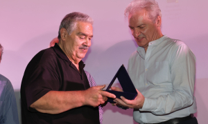 Ο Αλέξης Καλοκαιρινός ανακοίνωσε την παράδοση της μελέτης κατασκευής του ΚΕ.ΚΟΙ.Φ.-Α.Π.Η. Αγίας Αικατερίνης στην επετειακή εκδήλωση των 40 ετών ίδρυσης του ομώνυμου Πολιτιστικού Συλλόγου (video)