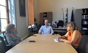 Συνάντηση του Δημάρχου Ηρακλείου Αλέξη Καλοκαιρινού με την Πρόεδρο της Επιτροπής Εποπτείας της Βικελαίας Δημοτικής Βιβλιοθήκης Τασούλα Μαρκομιχελάκη