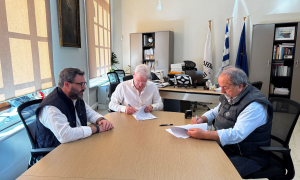 Αλλάζει όψη το πεζοδρομημένο τμήμα της Ταξιάρχου Μαρκοπούλου (video)

