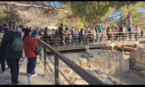 Συγκίνησαν το κοινό οι «Χαρτοδιαδρομές» στο ανάκτορο της Κνωσού

