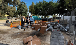 Τοποθετούνται τα νέα φωτιστικά σώματα και οι σχάρες των δένδρων στην πλατεία Ελευθερίας (video)
Τοποθετούνται τα νέα φωτιστικά σώματα και οι σχάρες των δένδρων στην πλατεία Ελευθερίας (video)