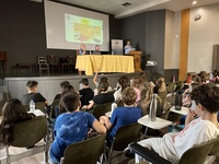 Ημερίδα με θέμα «Η Τεχνολογία στον Αθλητισμό-Εφαρμογές και Αποτελέσματα» από το Δήμο Ηρακλείου«Η
Τεχνολογία στον Αθλητισμό-Εφαρμογές και Αποτελέσματα» ήταν το θέμα της ημερίδας
που διοργάνωσε η Αντιδημαρχία Αναπτυξιακού Προγραμματισμού & Ψηφιακού
Μετασχηματισμού του Δήμου Ηρακλείου με τη συνεργασία της ΠΑΕ ΟΦΗ και την οποία
παρακολούθησαν μαθητές και μαθήτριες της Ε’ και ΣΤ’ τάξης του 6ου
και 44ου Δημοτικού Σχολείου Ηρακλείου στην αίθουσα «Μανόλης
Καρέλλης» του δημοτικού κτιρίου στην Ανδρόγεω τη Δευτέρα 10/11. 
