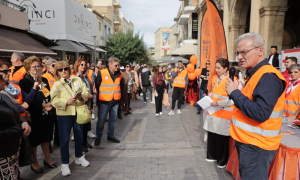 Στην εκδήλωση για την εξάλειψη της Βίας κατά των Γυναικών ο Δήμαρχος Ηρακλείου (video) Το μήνυμα ότι η δράση όλων θα
πρέπει να είναι καθημερινή και διαρκής για την εξάλειψη της Βίας κατά των
Γυναικών, έστειλε ο Δήμαρχος Ηρακλείου Αλέξης Καλοκαιρινός μιλώντας στην ειδική
εκδήλωση που διοργάνωσε ο Σύνδεσμος Μελών Γυναικείων Σωματείων Ηρακλείου
και Ν. Ηρακλείου έξω από τη Λότζια το μεσημέρι της Κυριακής 23/11, ενόψει της
Παγκόσμιας Ημέρας για την εξάλειψη της Βίας κατά των Γυναικών στις 25
Νοεμβρίου.
 
