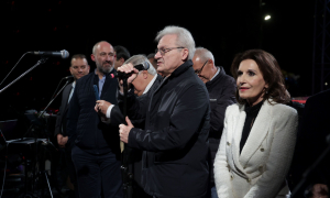 Αλέξης Καλοκαιρινός: «Στις γιορτές να είμαστε με ανοικτή καρδιά. Όχι μόνο για τους συγγενείς και τους φίλους αλλά και για τους ανθρώπους που έχουν ανάγκη»