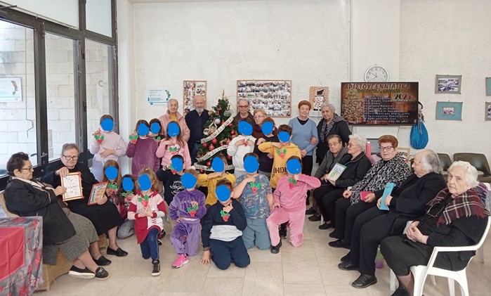 Χριστουγεννιάτικες δράσεις στα Κ.Η.Φ.Η Παλιανής και Τεμένους του Δήμου Ηρακλείου Οι
εορταστικές εκδηλώσεις και δράσεις ενόψει των Χριστουγέννων και της Πρωτοχρονιάς,
συνεχίζονται στα Κέντρα Ημερήσιας Φροντίδας Ηλικιωμένων (Κ.Η.Φ.Η) του Δήμου
Ηρακλείου.
