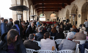 Ζεστασιά και χαμόγελα στην εκδήλωση «Ένα Δέντρο Γεμάτο Παιδικά Χαμόγελα» του Δήμου Ηρακλείου (video)

