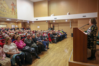 Κατάμεστη η αίθουσα της Βικελαίας στην ομιλία για την αρμενική κοινότητα του Ηρακλείου 
Κατάμεστη ήταν η
αίθουσα «Δομήνικος Θεοτοκόπουλος» της Βικελαίας Δημοτικής Βιβλιοθήκης στην
ομιλία «Μνήμες από την πόλη μας, μέσα από το φακό των Αρμενίων» από την Δρ
Τακουή Βακιρτζιάν που πραγματοποιήθηκε στο πλαίσιο του τρίτου κύκλου των «Μικρών
Ιστοριών της Πόλης» της Αντιδημαρχίας Πολιτισμού του Δήμου Ηρακλείου και της
Β.Δ.Β. 
