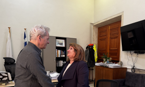 Το «ευχαριστώ» του Δήμαρχου Ηρακλείου Αλέξη Καλοκαιρινού στη δικηγόρο του Δήμου Μαρία Κατίκα