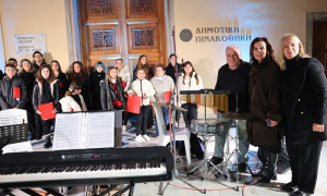 «Χριστούγεννα στην πόλη»: Οι εκδηλώσεις την Τετάρτη 31 Δεκεμβρίου – Στη Βασιλική του Αγίου Μάρκου η αλλαγή του χρόνουΜε πλούσιες εκδηλώσεις
συνεχίζεται το εορταστικό πρόγραμμα του Δήμου Ηρακλείου «Χριστούγεννα στην Πόλη
2025», προσφέροντας μια μοναδική εμπειρία στους κατοίκους και τους επισκέπτες
της πόλης.
