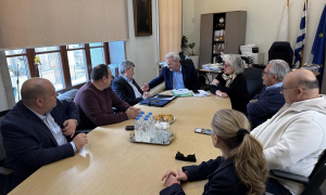 Συνάντηση του Δημάρχου Ηρακλείου με το νέο Γενικό Γραμματέα Υποδοχής Αιτούντων Άσυλο του Υπουργείου Μετανάστευσης & ΑσύλουΣυνάντηση με τον νέο Γενικό Γραμματέα Υποδοχής Αιτούντων Άσυλο του Υπουργείου Μετανάστευσης & Ασύλου Σπύρο Σταθούλη είχε ο Δήμαρχος Ηρακλείου Αλέξης Καλοκαιρινός το μεσημέρι της Παρασκευής 9/1 στη Λότζια.

